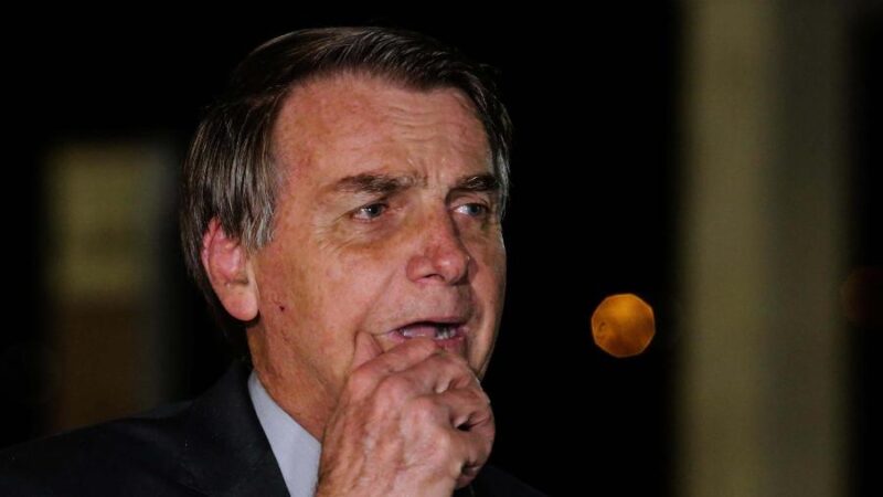 Moraes decreta prisão de Jair Bolsonaro; PF faz buscas na casa do ex-presidente