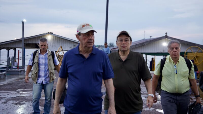 Omar Aziz e Eduardo Braga lideram caravana pela BR-319 para mostrar realidade da rodovia