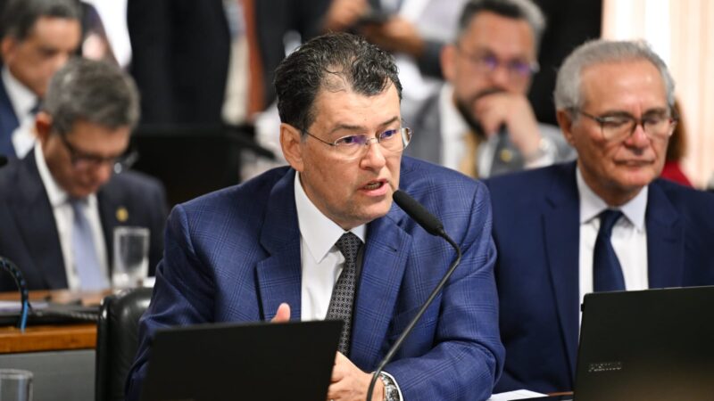 Eduardo Braga celebra aprovação da MP que amplia gratuidade na conta de luz