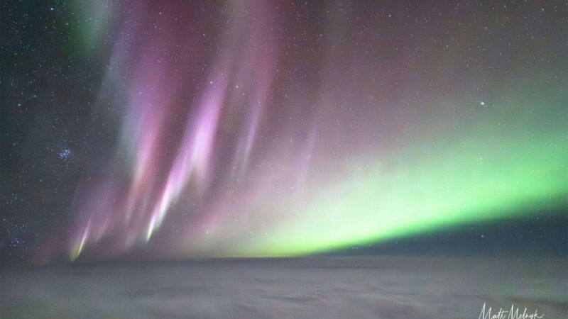 Jato de plasma solar canibal atinge a Terra e provoca show de auroras