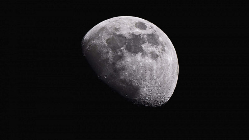 Por que a Lua está se afastando da Terra?