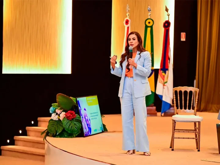 Proteção de crianças e adolescentes: deputada Débora Menezes apresenta leis e projetos da Procuradoria no TCE-AM