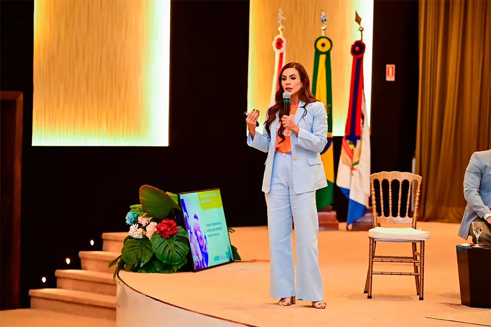 Proteção de crianças e adolescentes: deputada Débora Menezes apresenta leis e projetos da Procuradoria no TCE-AM