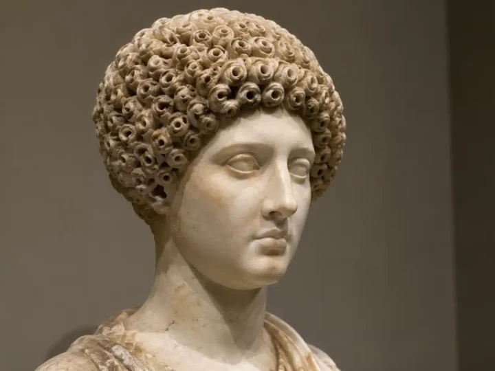 Cabeleireira resolve enigma de 2 mil anos em escultura romana