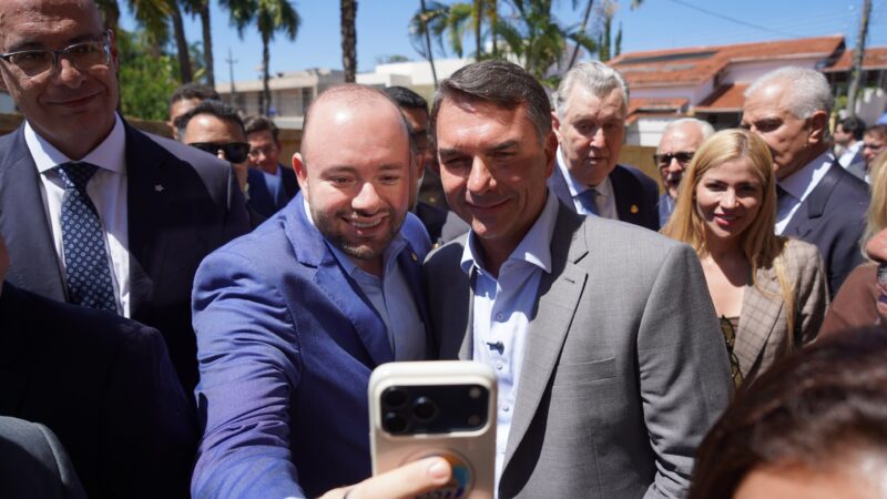 Fausto Jr. declara apoio a Flávio Bolsonaro no segundo turno
